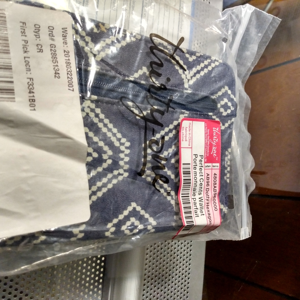 Perfect sense wallet Dottie hexagon